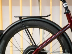 Stromer ST1 Sport M 814Wh Showmodel 15 Stromer ST1 Sport M 814Wh Showmodel -Cube Shop STROMER ST1 DEEP RED SPORT DETAILFOTO ACHTERDRAGER d37a