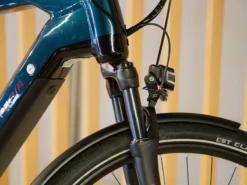 Victoria EManufaktur 12.6 Heren Showmodel 11 Victoria EManufaktur 12.6 Heren Showmodel -Cube Shop victoria emanufaktur 12.6 detailfoto voorvork lamp