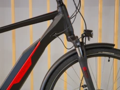 Victoria ETrekking 6.5 53cm 500Wh Heren Showmodel 11 Victoria ETrekking 6.5 53cm 500Wh Heren Showmodel -Cube Shop victoria etrekking 6.5 detailfoto voorvork lamp